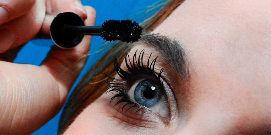 Clumpy Lashes: Der stylisches Wimperntrend für 2018 - FASHIONTIPS.DE